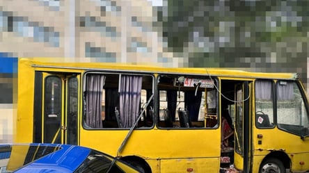 Зеленський: у Херсоні росіяни вдарили по маршрутці дроном - 304x171