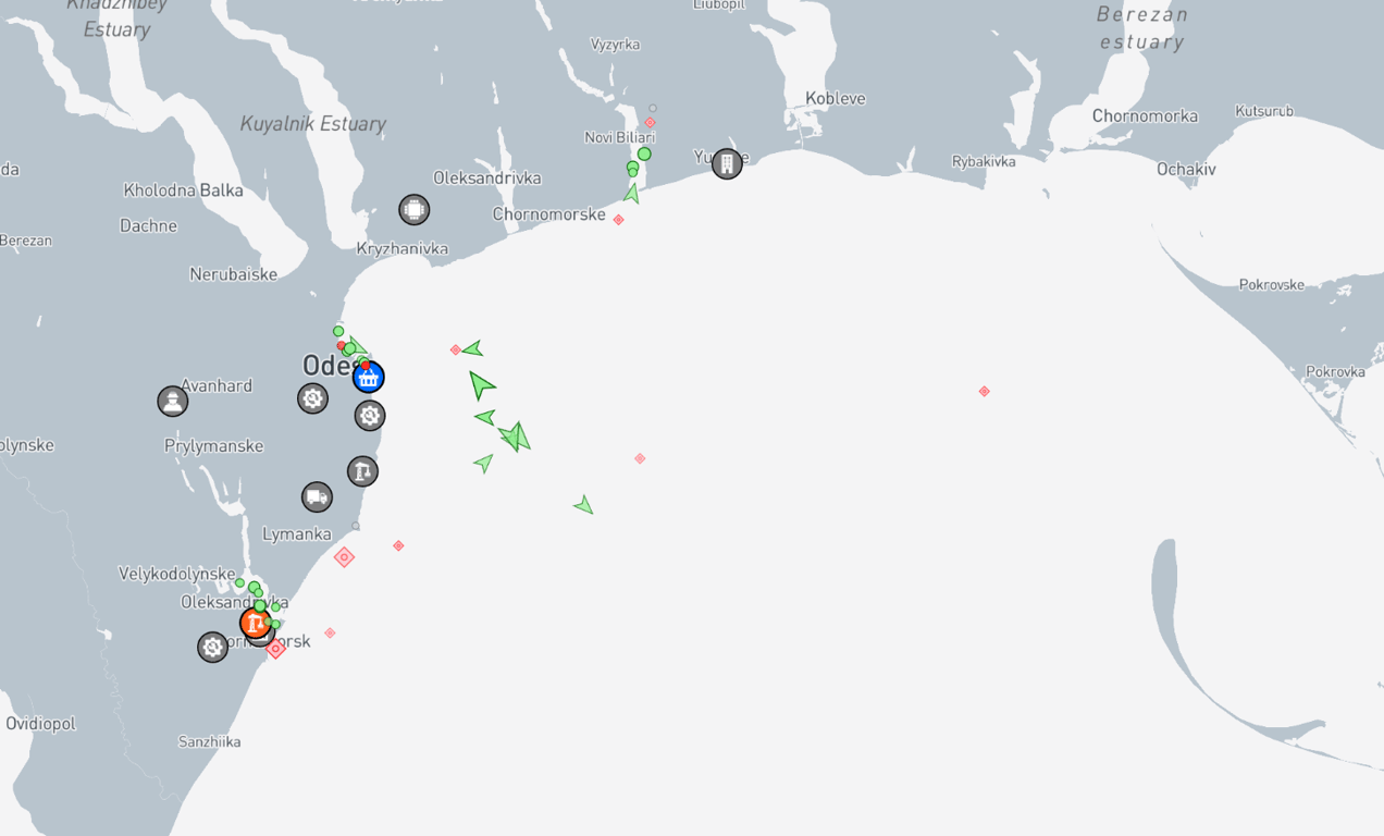 Понад тридцять суден завантажуються у портах Одещини — присутні й хімтанкери - фото 1