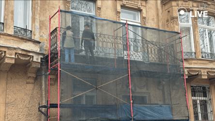 Во Львове начали реставрировать балкон в рамках программы софинансирования - 285x160