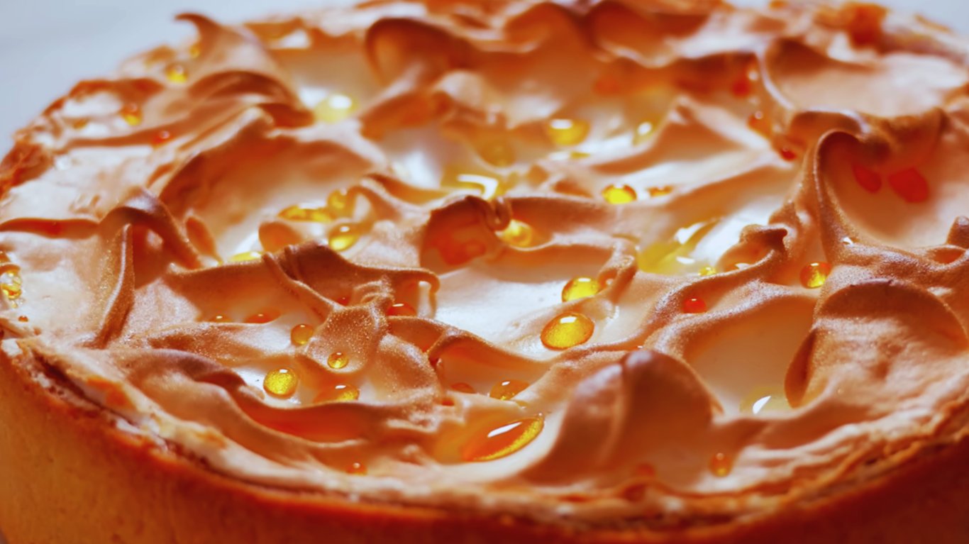 Easy dessert recipe with berries and meringue — elegant yet simple