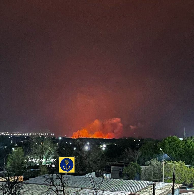 В оккупированном Мариуполе вспыхнул пожар, ранее раздался взрыв — соцсети - фото 2
