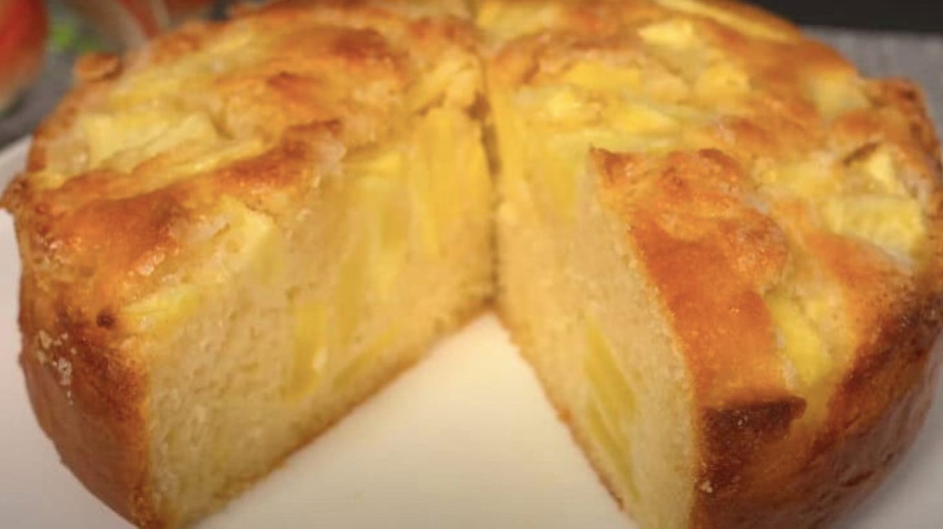 простий рецепт домашньої вологої шарлотки