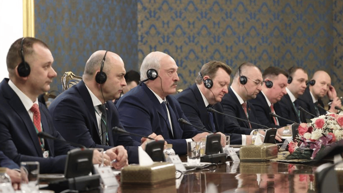 Лукашенко прибув до Ірану і заявив про взаємну вигоду співпраці