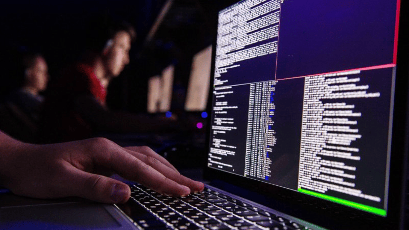 Украинские хакеры осуществили ряд мощных кибератак на ресурсы РФ — не все из них можно восстановить