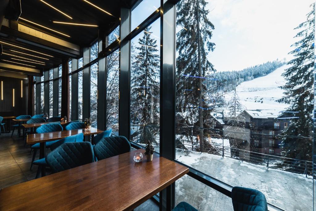 Дeшeвий вiдпoчинoк в Укpaїнi тa Євpoпi — мicтa тa цiни - фoтo 2