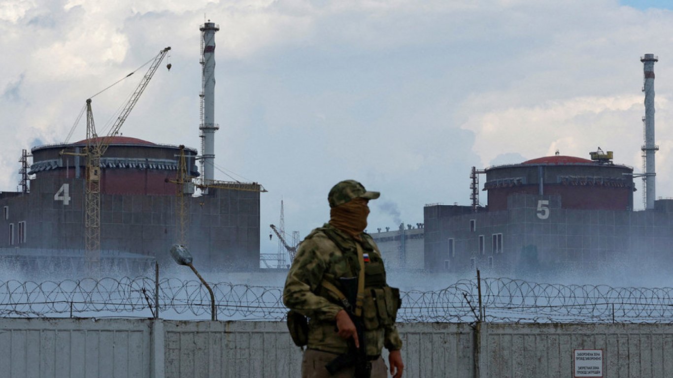 Российские захватчики принудительно паспортизировали работников Запорожской АЭС