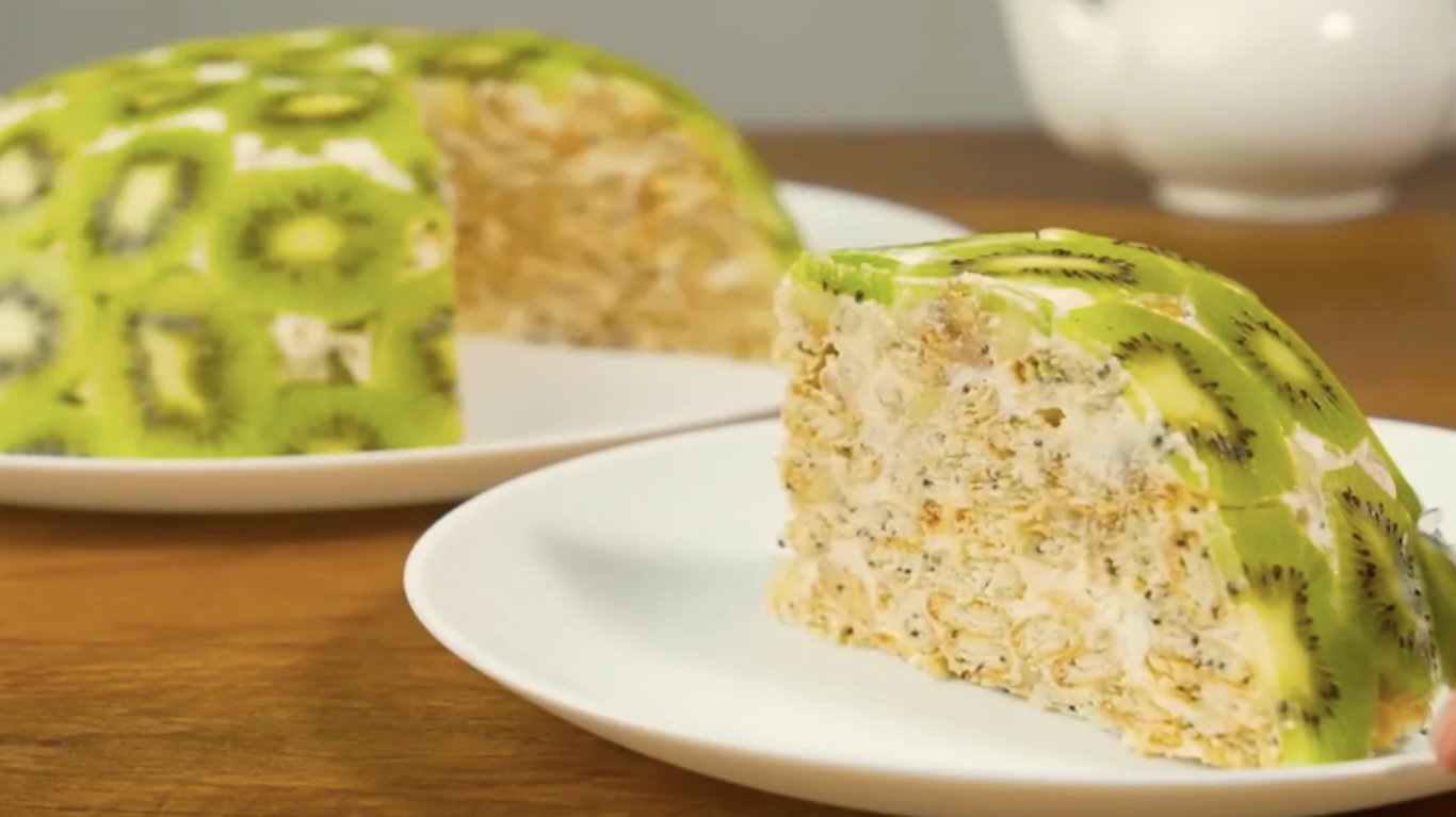 рецепт торта без випічки з крекером, бананами та ківі