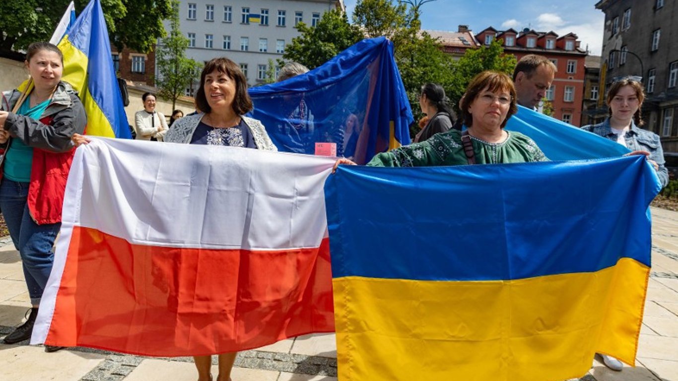 Поляки стали менше підтримувати біженців з України, — результати дослідження