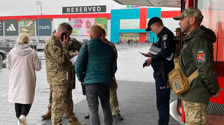 Бросил гранату в полицейского и военного ТЦК: что грозит в суде - 290x160