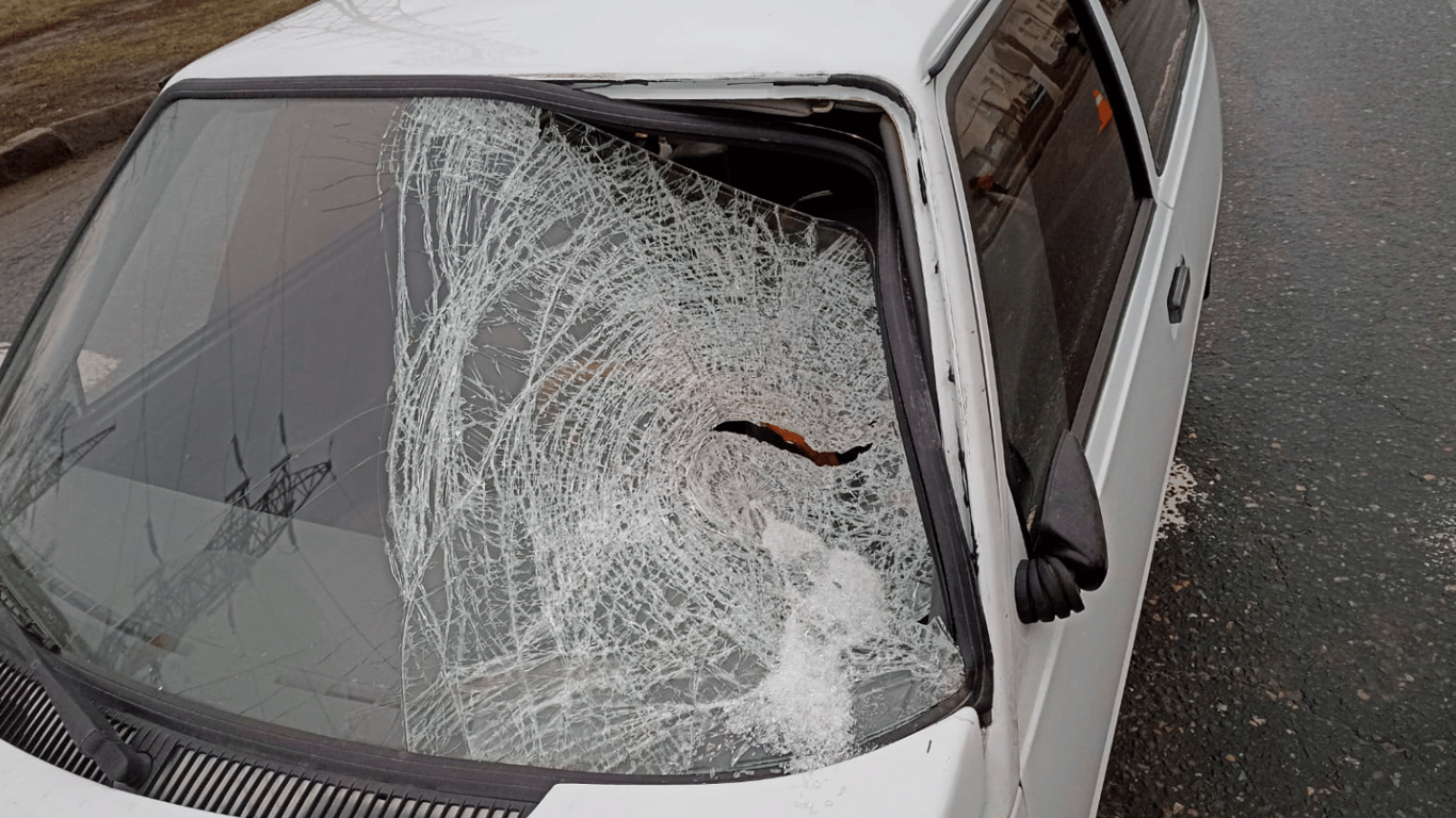 В Харькове женщина попала под колеса автомобиля