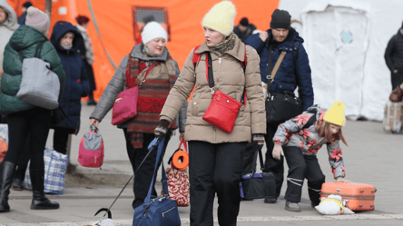 Мережею шириться фейк про пересування українських біженців в Європі - 285x160