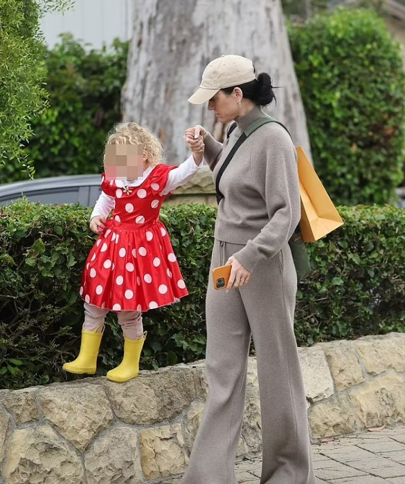 Кетті Перрі прогулялася вулицями Каліфорнії з трирічною донькою від Орландо Блума - фото 2