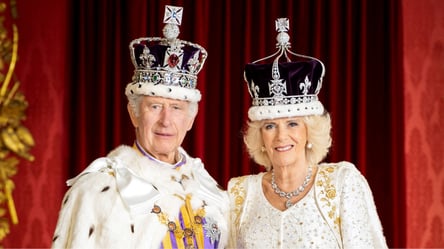Букингемский дворец представил официальные портретные фото Чарльза III и Камиллы - 285x160