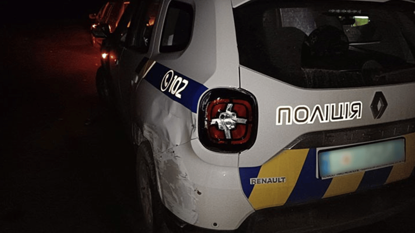 У Тернопільській області п'яний водій в'їхав в авто поліцейських