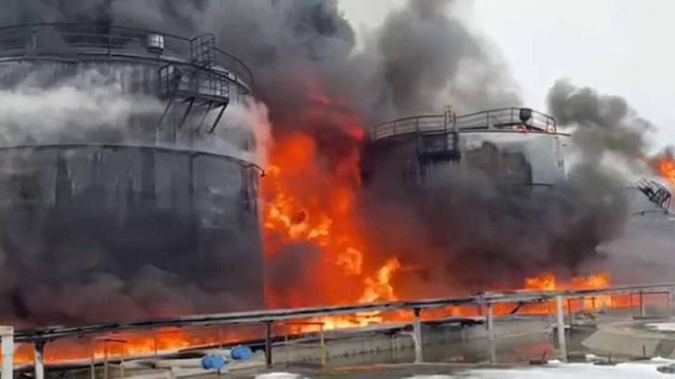 У Брянській області досі горить нафтобаза, яку атакував український дрон