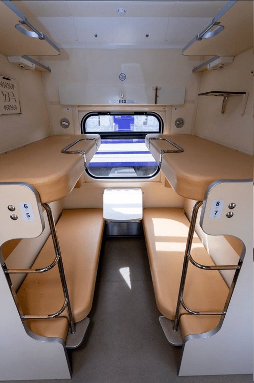 Укрзалізниця отримала 4 нові пасажирські вагони — відомо напрямок - фото 2