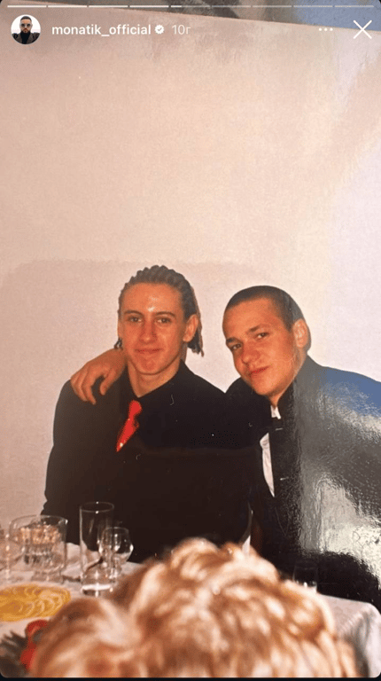 Український співак MONATIK у школі. Фото: instagram.com/monatik_official