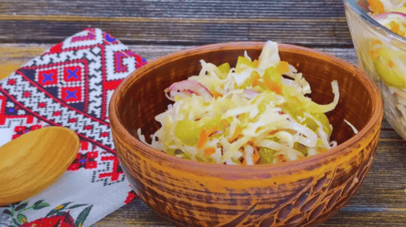 Салат с квашеной капустой "Деревенский" — изюминка в заправке - 285x160