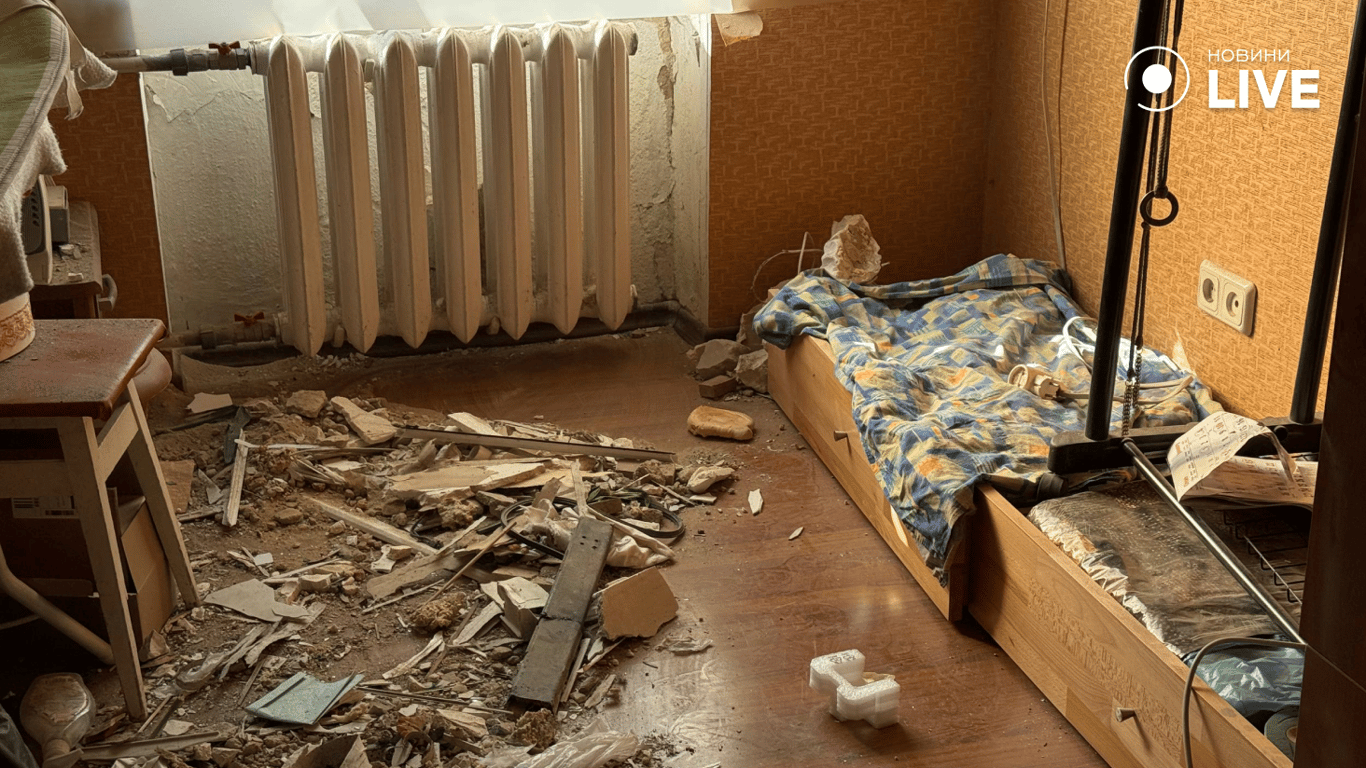 Частина квартири зруйнована після атаки