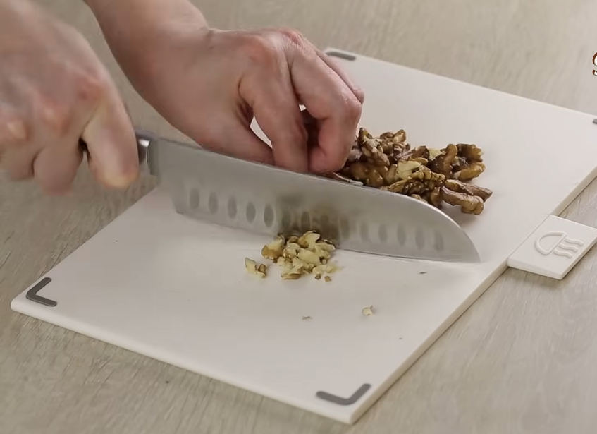 Торт з печива та горіхів