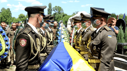 Батько загинув в АТО: для виїзду за кордон треба мати відстрочку - 290x166