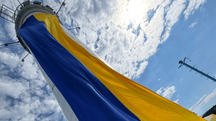 Синьо-жовтий над морем та в окупації — де підняли стяг військові - 285x160