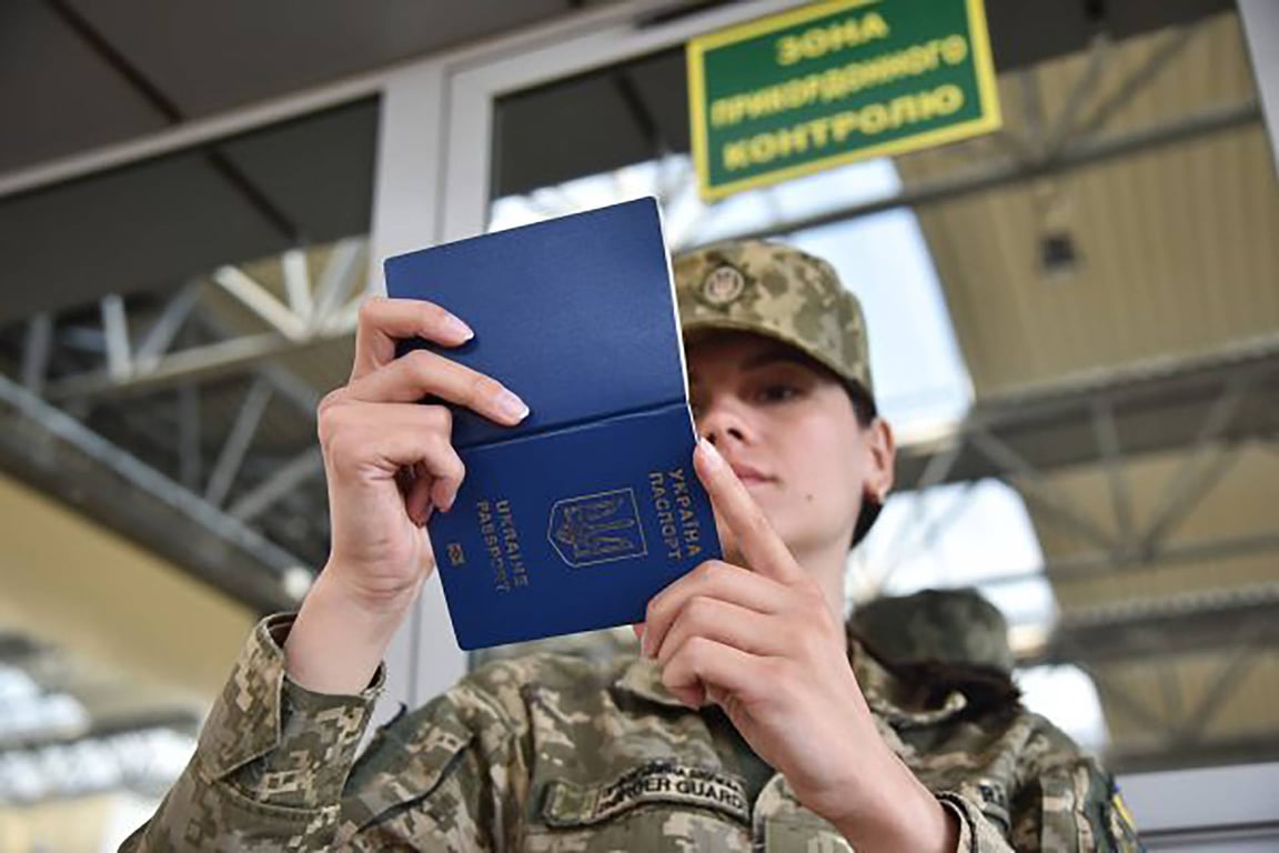 Выезд из Украины в отпуск — имеют ли право забронированные мужчины