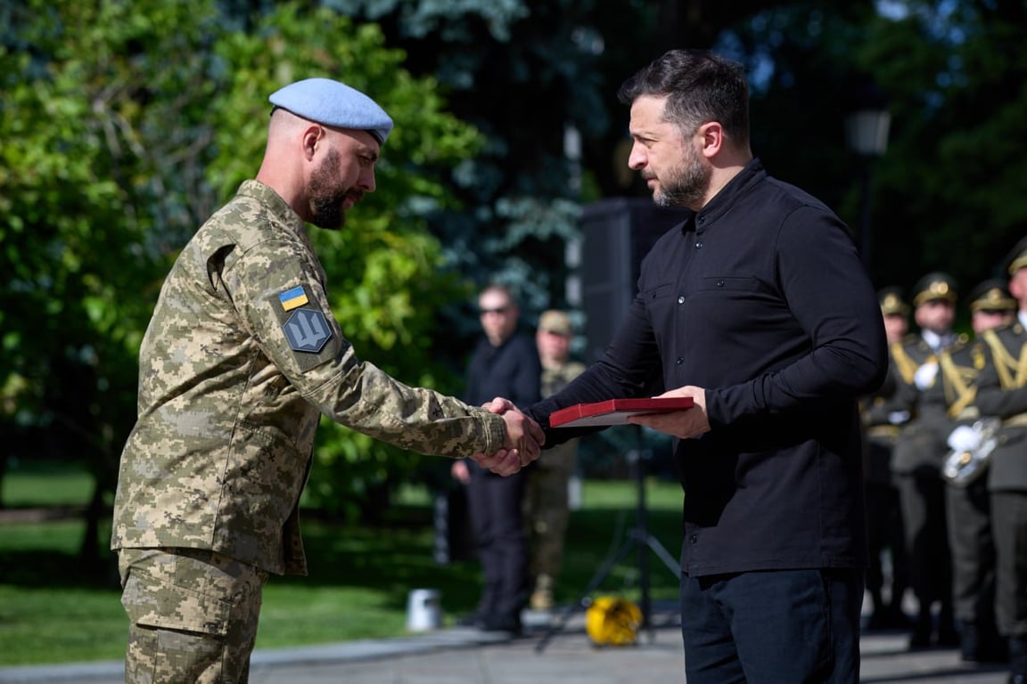 Понад 356 тисяч уражених цілей: Зеленський нагородив бійців СБС - фото 2