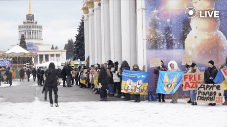 На столичном ВДНХ продолжается акция поддержки пленных азовцев - 285x160