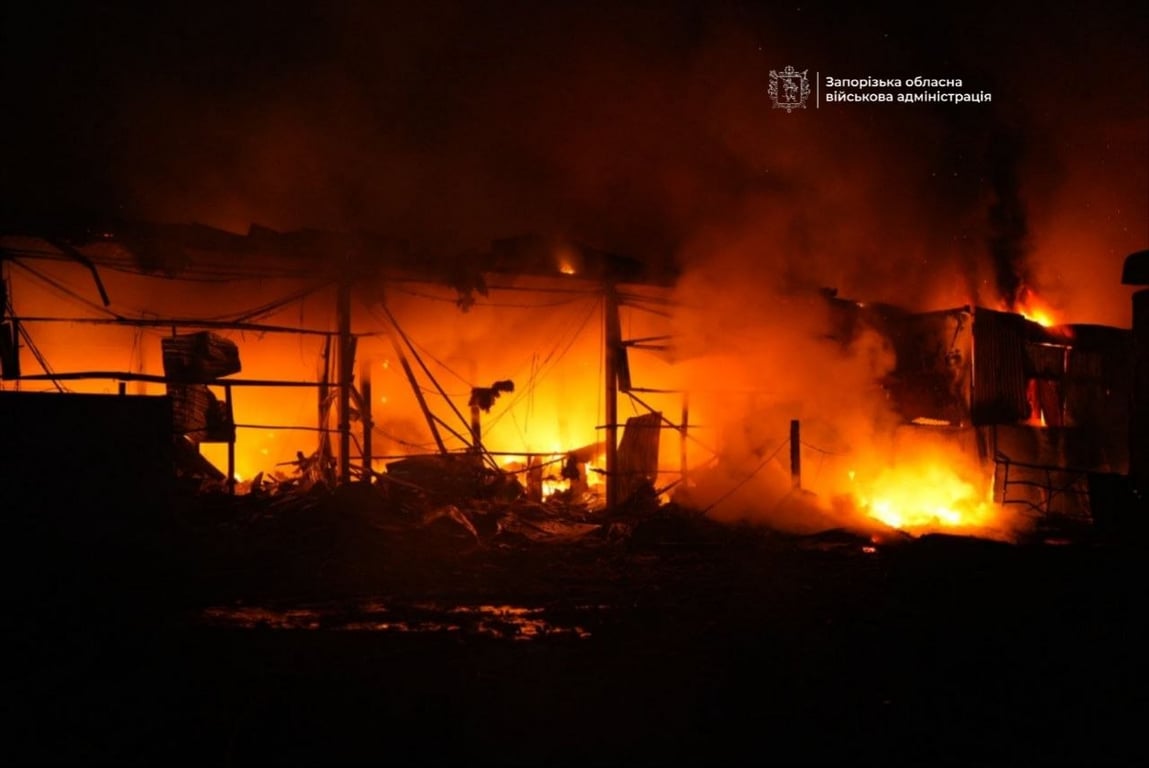 Пожежа після атаки безпілотників на Запоріжжя