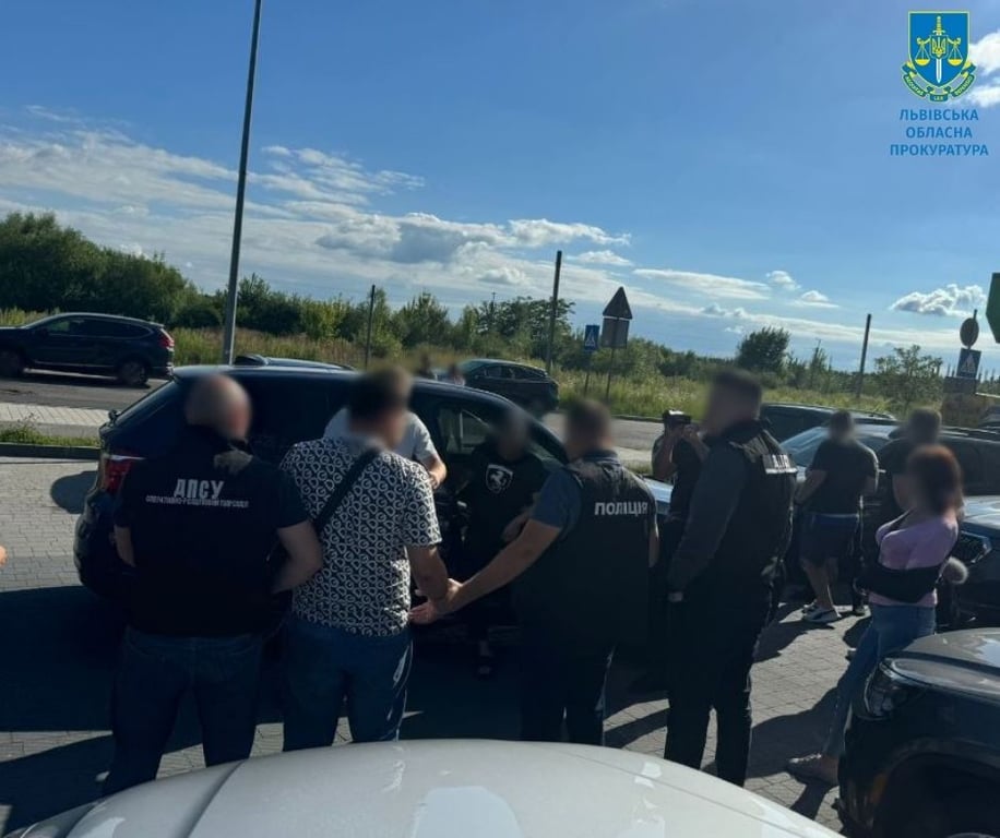 Допомагав тікати за кордон за 5 000 доларів