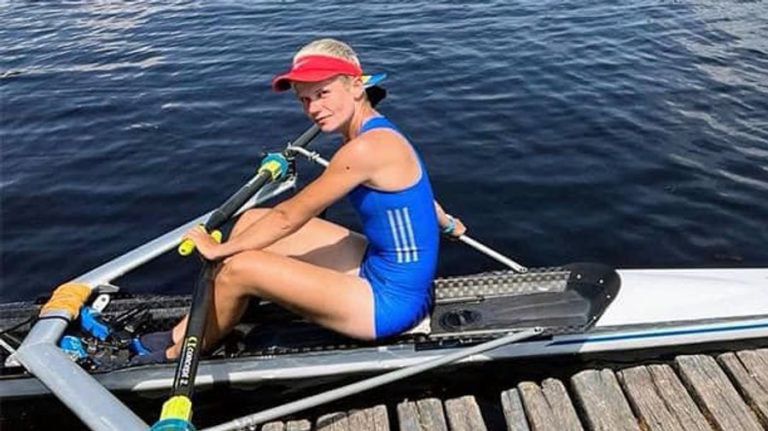 Лариса Жалинская с веслом