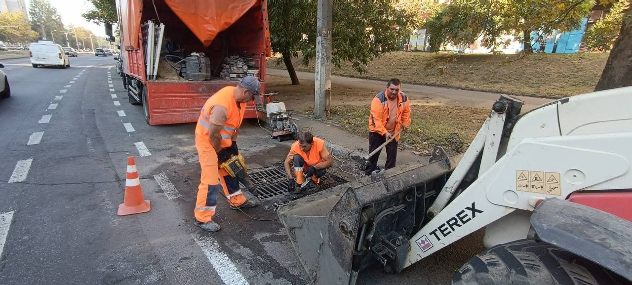 Ремонтні роботи на дорогах Одеси. Фото: КП "Міські дороги"