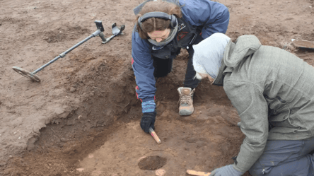 Богатство среди кукурузного поля: в Дании археологи нашли клад с монетами викингов - 285x160