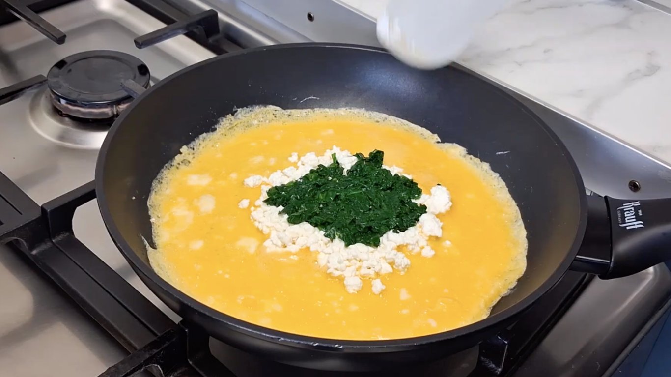 рецепт омлету зі шпинатом та сиром