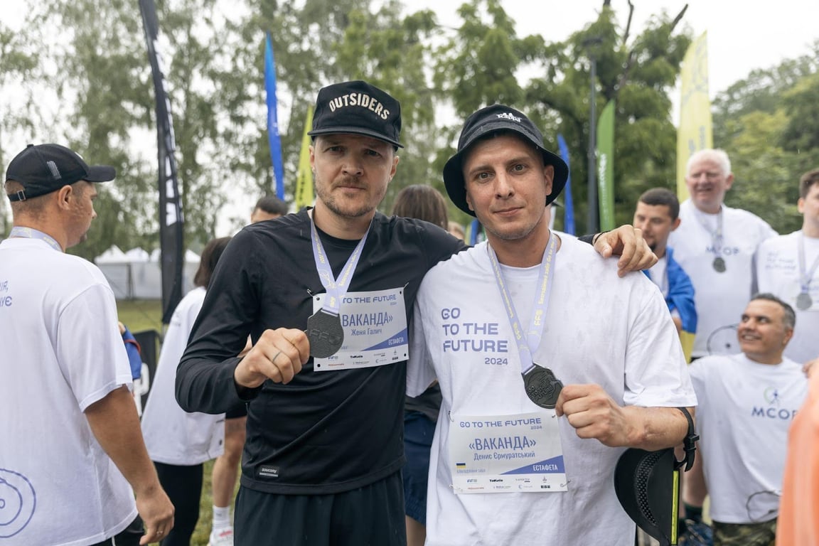 Женя Галич і Денис Єрмуратський після естафети. Фото: Future for Ukraine