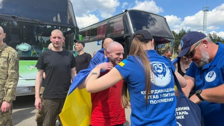 Украина вернула из российского плена домой 185 защитников - 290x160