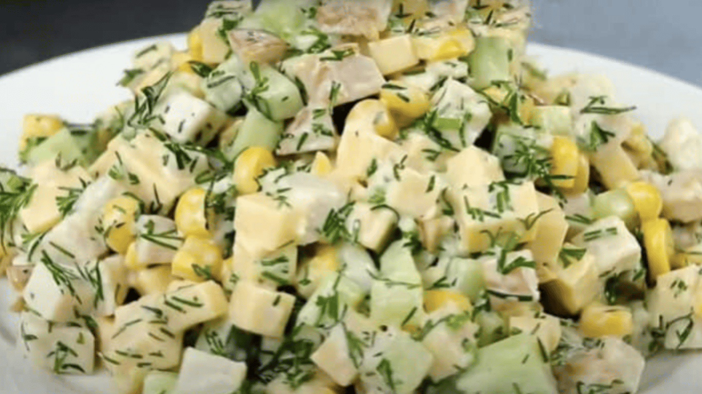 смачний салат з кукурудзою та куркою