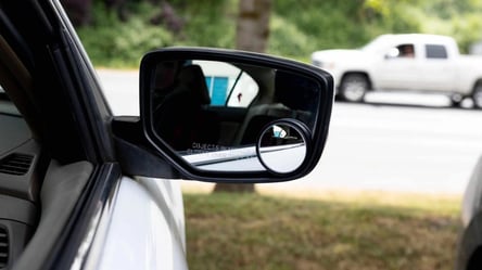 Почему опытные водители не складывают боковые зеркала на стоянке - 285x160
