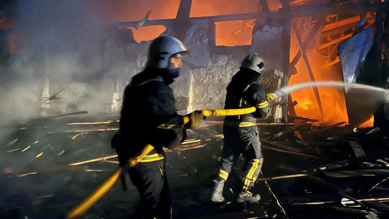 На Днепропетровщине ликвидировали огонь на энергообъекте — детали ночной атаки РФ