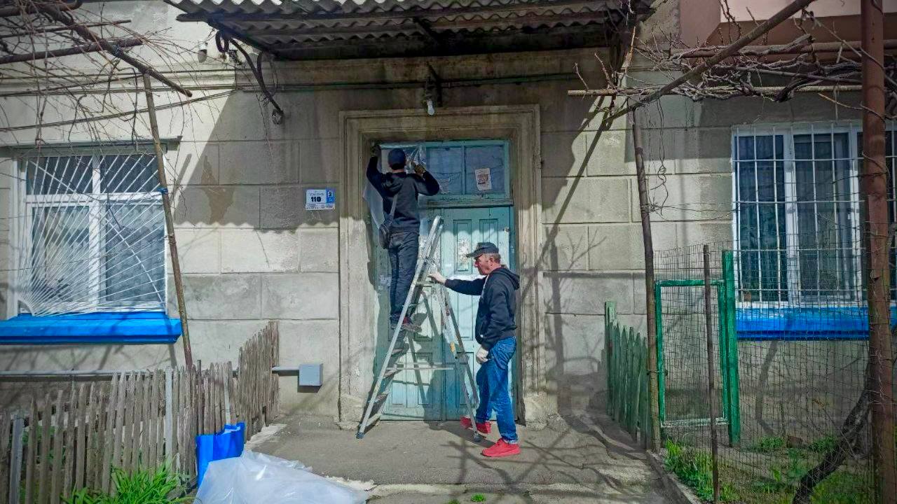 Наслідки атаки на Одесу 5 квітня — понад сто квартир залишились без вікон - фото 1