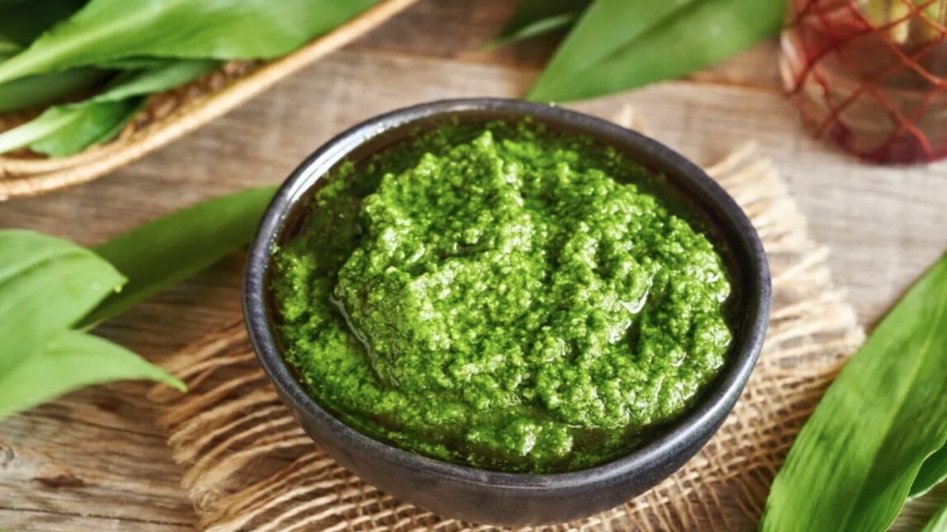 Соус із черемші за 5 хвилин: замість дорогого песто до м’яса, риби та овочів