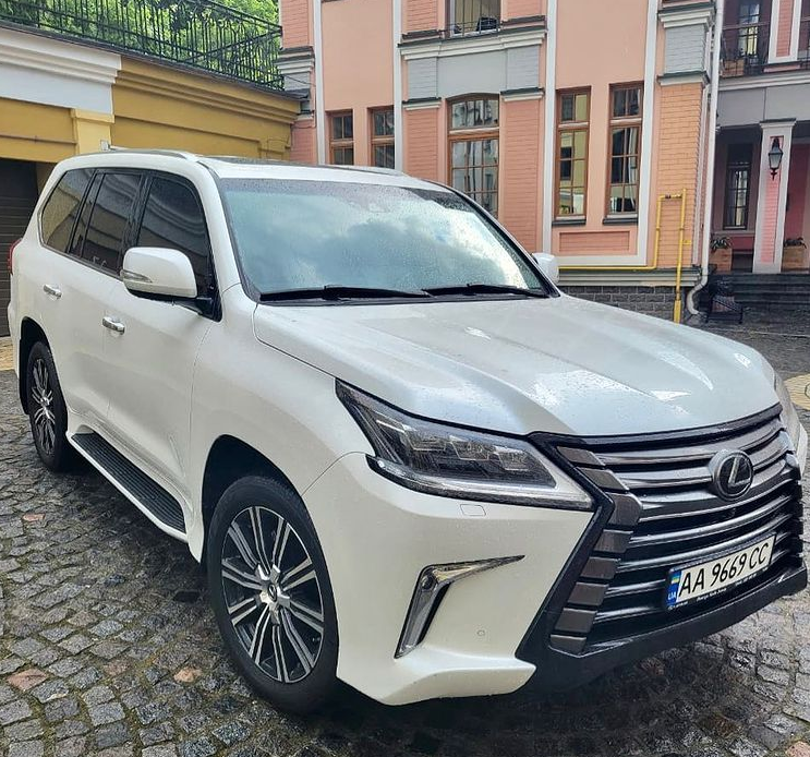 Автомобіль Lexus