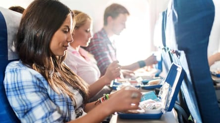 Top 5 foods you shouldn't eat before a flight - 285x160