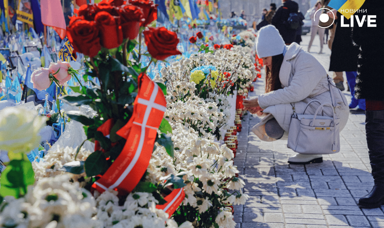 Третя річниця повномасштабного вторгнення: вшанування Героїв на Майдані Незалежності у Києві