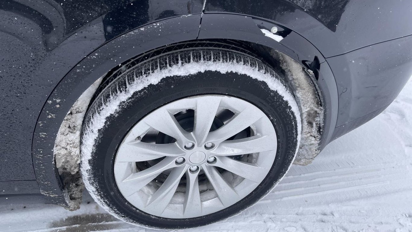 Лайфхак: как справиться с налипанием снега на колесные арки и брызговики авто