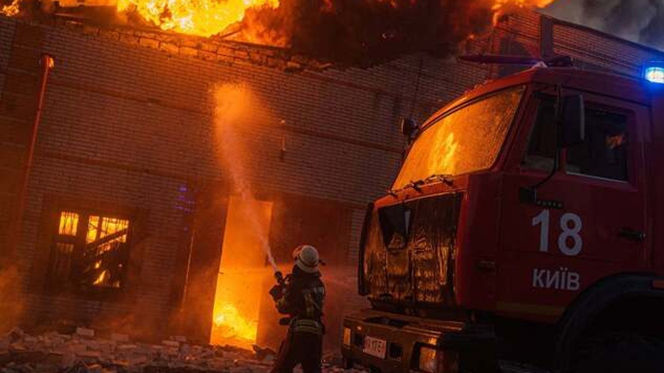В Дарницком районе Киева возник пожар — что горит