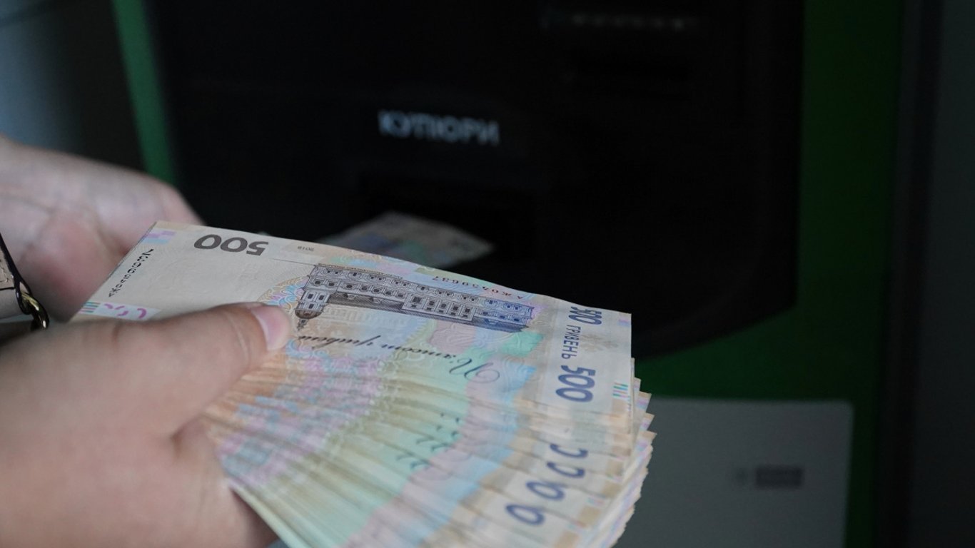В Києві з'явилися фальшиві гривні — фінансист порадив, як їх відрізняти