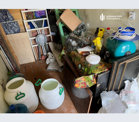 Обшуки у нарколабораторії