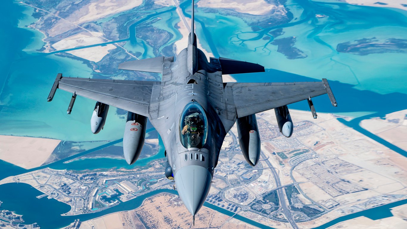 Украина получит F-16: Игнат рассказал о базировании